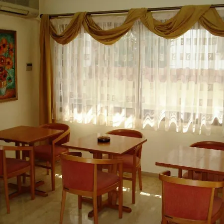 Отель Pothos 2*